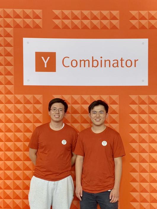 The two founders in front of the Y Combinator sign, S19 batch